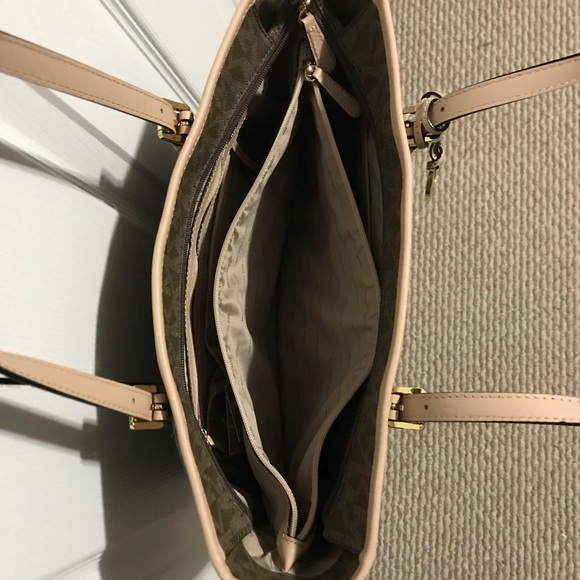 🎉 HP 🎉 Michael Kors Jet Set Large Top-zip Tote - Picture 5 of 7